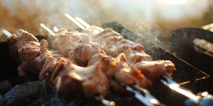 Come cucinare carne barbecue: vino marinata