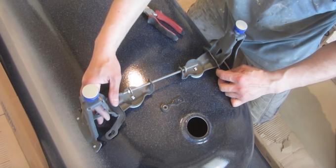 Installazione del bagno: come montare i piedi per vasca in acciaio