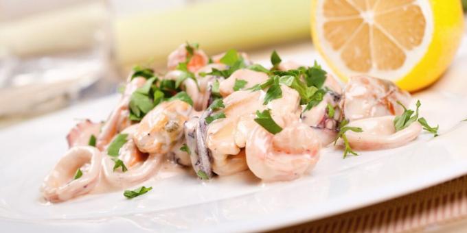 Calamari fritti con panna acida e porri: una ricetta semplice