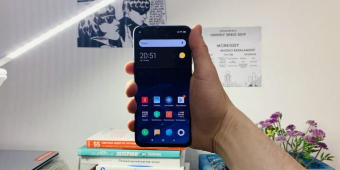 Xiaomi Mi 9 SE: In una mano