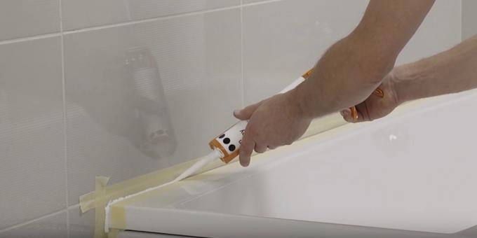 Installazione del bagno con le sue mani: Disporre cucitura laterale del contorno