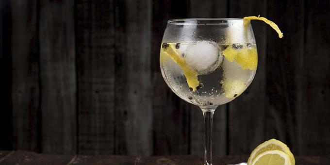 Classic bevande alcoliche: gin tonic