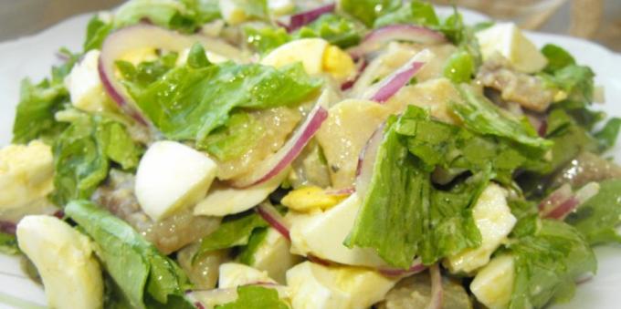 Ricette per insalate senza la maionese: Insalata con le aringhe, uova e cipolle