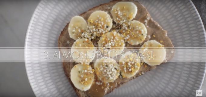 brindisi ricetta con pasta di noci, banane e polline d'api