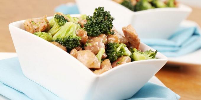 Pollo con broccoli in salsa di cocco e lime