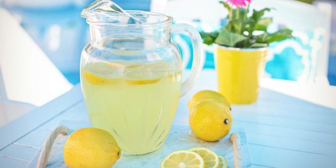 limonata classico con il limone