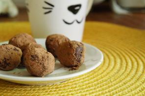 Dolci per i corridori: tartufi syroedcheskie e piazze d'avena con mirtilli