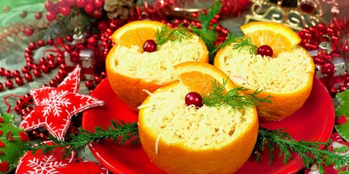 Insalata di formaggio con bastoncini di granchio all'arancia: ricette per le insalate di Capodanno