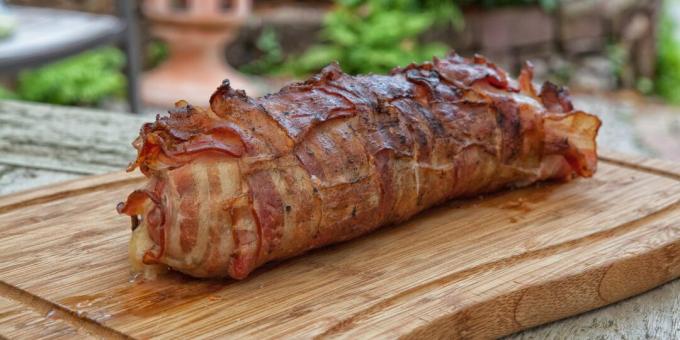 Carne di maiale succosa cotta nel bacon