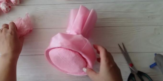 Come realizzare un bouquet di caramelle: completare la preparazione per il bouquet