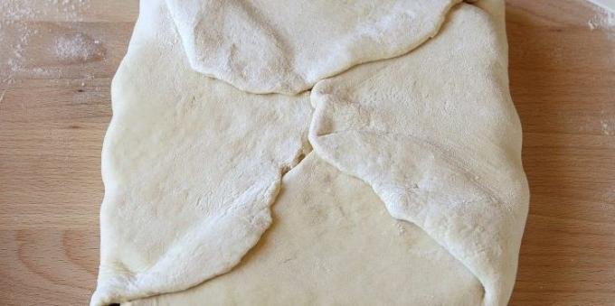 Come cucinare una pasta sfoglia fatta in casa: Avvolgere il burro nella pasta
