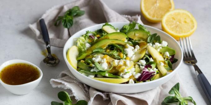 Insalata con ricotta, mele e mais