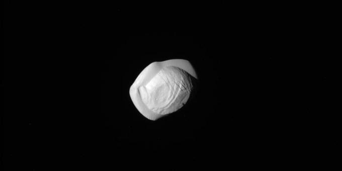 spazio Photo: gnocco in orbita di Saturno