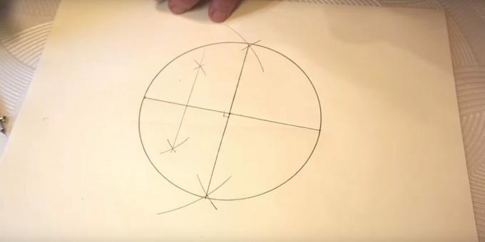 Come disegnare una stella a cinque punte: dividi a metà il segmento sinistro