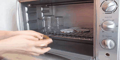 Come sterilizzare vasi: Non metterlo nel coperchio del forno con elastici