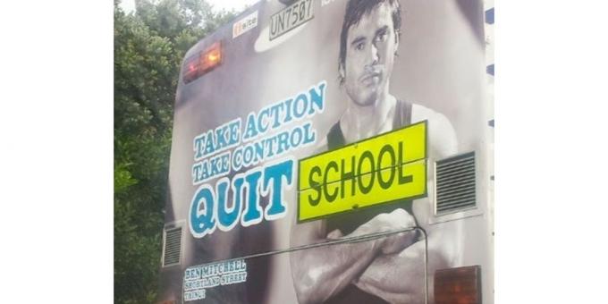 Iscrizione su uno scuolabus