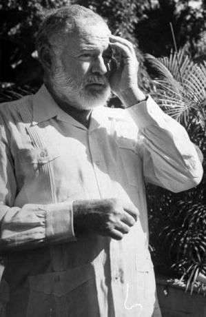 Hemingway in camicia cubana