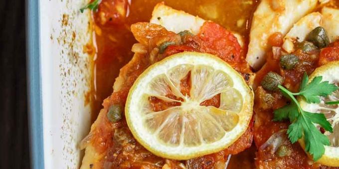 Come cucinare pesce persico in salsa di pomodoro al forno