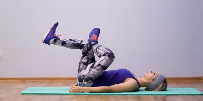 Semplici esercizi di yoga: posizione degli occhielli