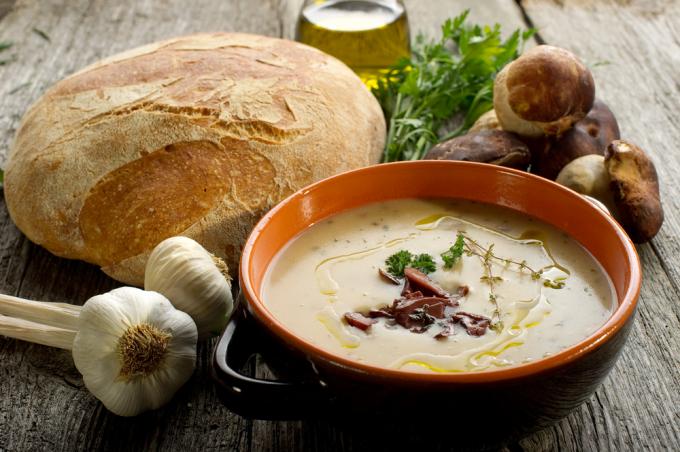 Ricette con i funghi: zuppa di funghi