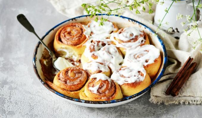 Panini con cannella e crema al burro