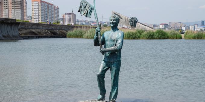 Attrazioni di Novorossiysk: monumento a Geshe Kozodoev