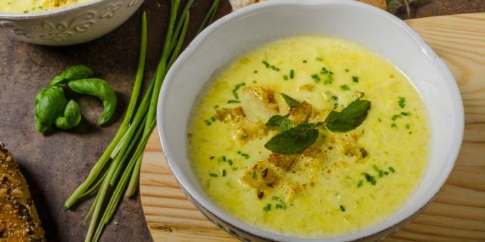 Zuppa di cipolle con formaggio fuso