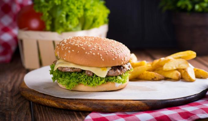 Cheeseburger semplici con tortino di manzo