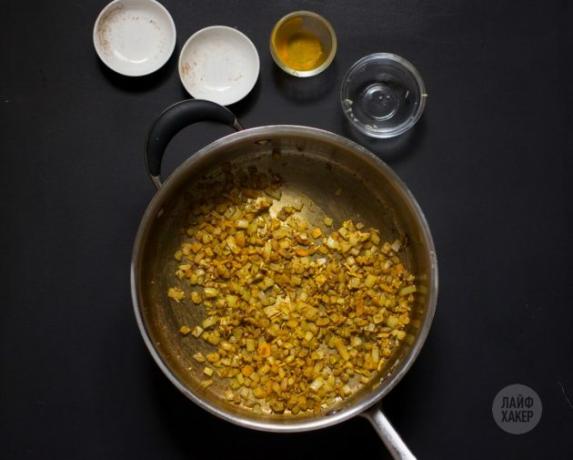 Pollo al curry con ananas: attendere il sapore