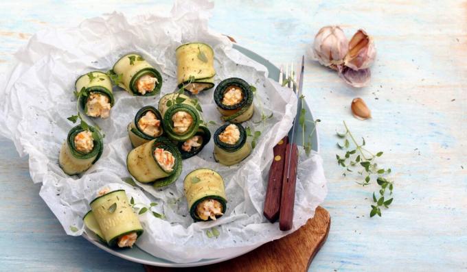 Involtini di zucchine con bastoncini di granchio