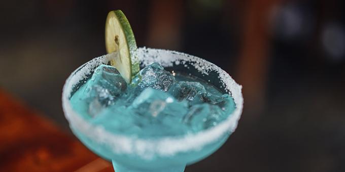 Classici cocktail alcolici: Blue Lagoon