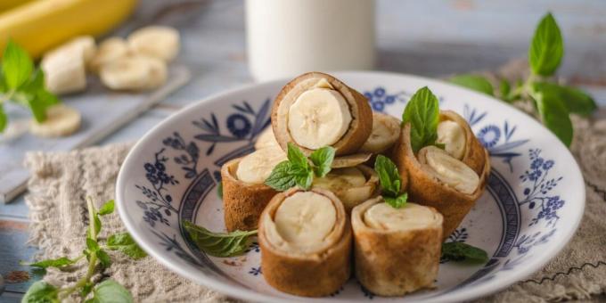 Rotoli di pancake con banane