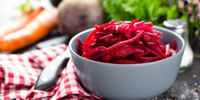 Insalata di carote e barbabietole per l'inverno