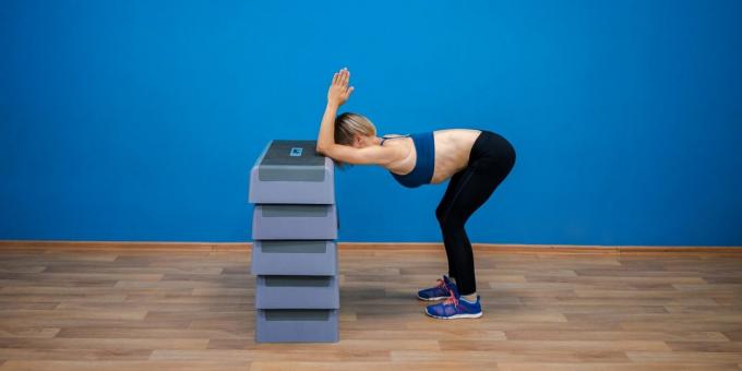 Esercizio-filler: stretching torna in piedi