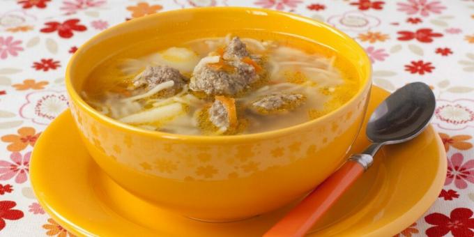 Zuppa con polpette e vermicelli