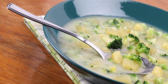 minestre: zuppa con broccoli, patate e parmigiano