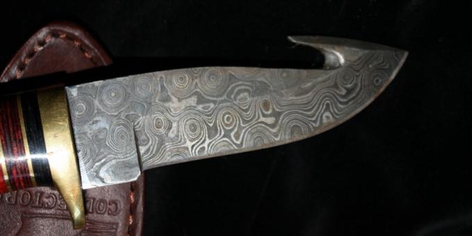 Tecnologie di civiltà antiche: coltello da caccia moderno in acciaio Damasco 