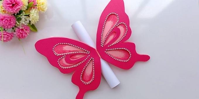Come fare una scheda con una farfalla su un compleanno con le proprie mani