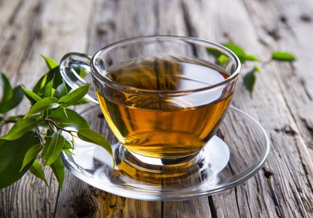 alimenti brucia grassi: il tè verde