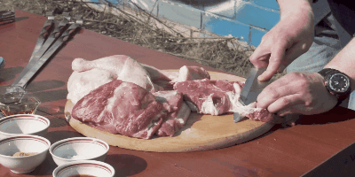 Come cucinare barbecue carne: vene rimuovere e ossa e tagliare un pezzo di cubi dello stesso