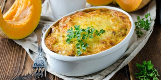 Casseruola di zucca con carne macinata e pasta