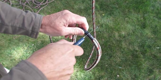 Oscillare le braccia: Tagliare un pezzo di corda