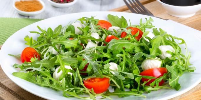 Insalata con rucola, mozzarella e pomodorini