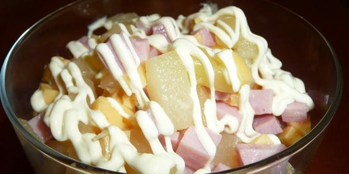 Insalata di prosciutto, formaggio e ananas: una ricetta semplice