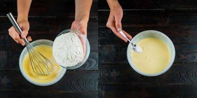 Come cucinare charlotte: aggiungere la farina e mescolare