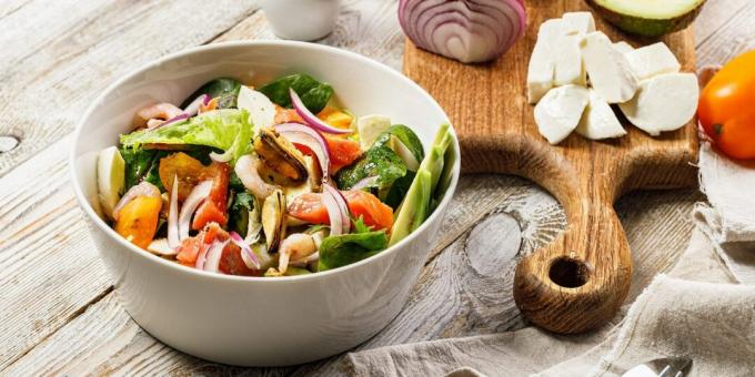 Insalata con frutti di mare e avocado