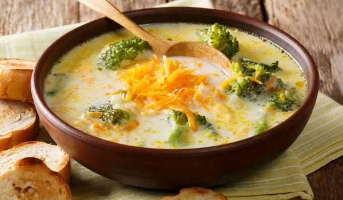 Zuppa di broccoli al formaggio