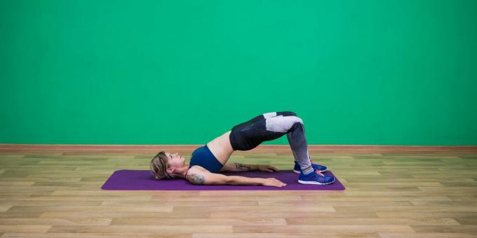 Semplici esercizi di yoga: posa del ponte