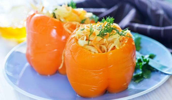 Peperoni sott'aceto ripieni di cavolo e carote