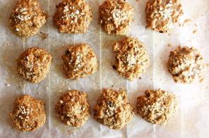 Biscotti di farina d'avena con mele e noci